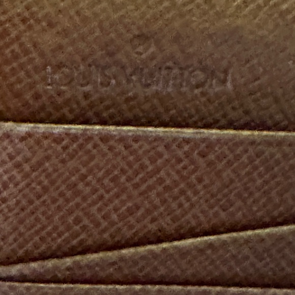 Vintage Louis Vuitton Bi-fold wallet. - Picture 7 of 16